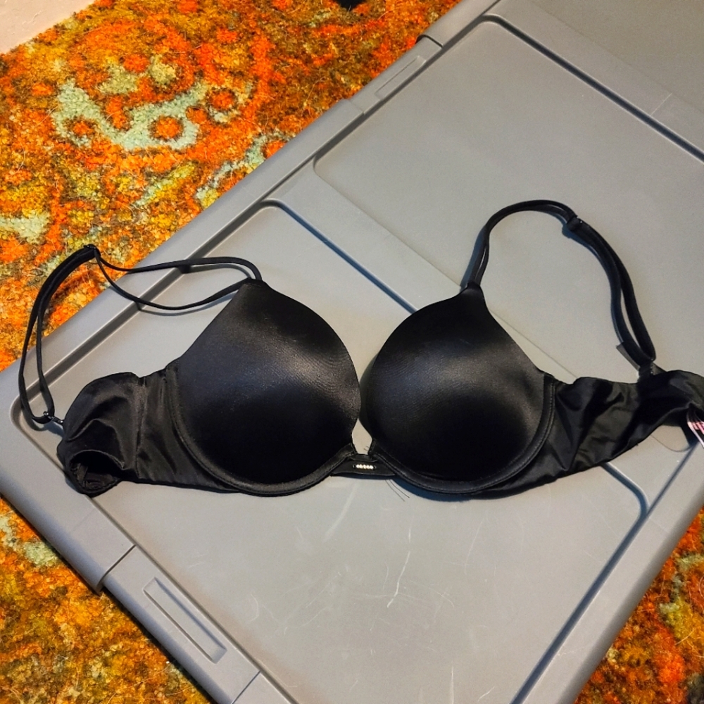 32C Victoria Secret Push Up bra (used)